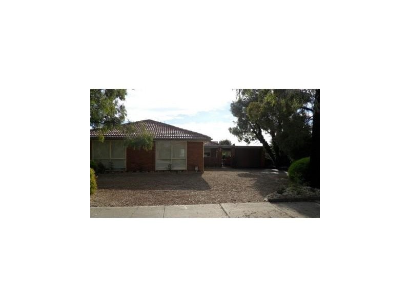 2 Willandra Court, Taylors Lakes VIC 3038