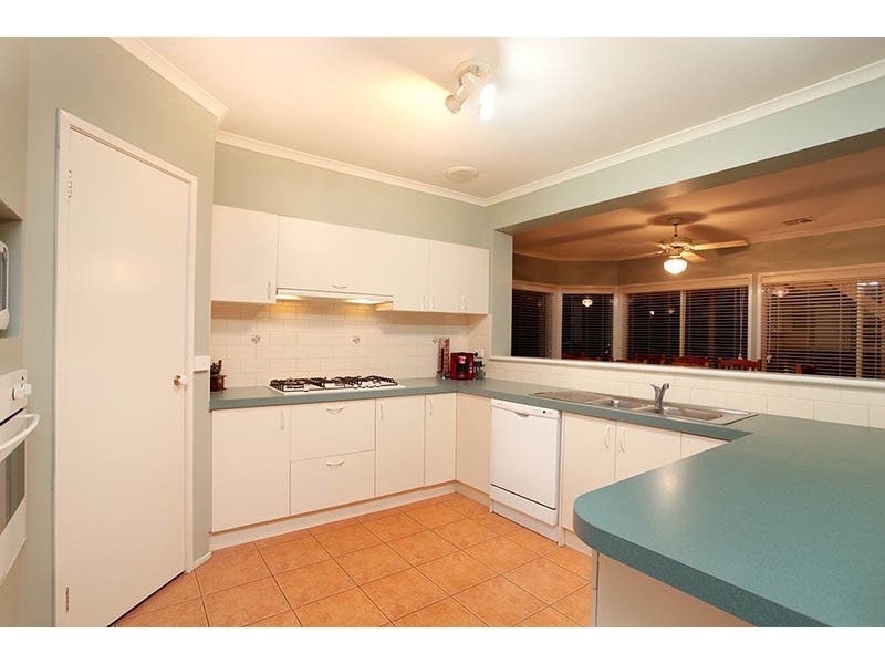 7 Lyell Place, Taylors Lakes VIC 3038