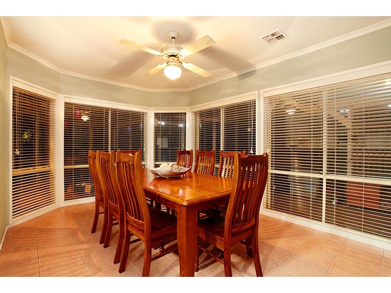 7 Lyell Place, Taylors Lakes VIC 3038