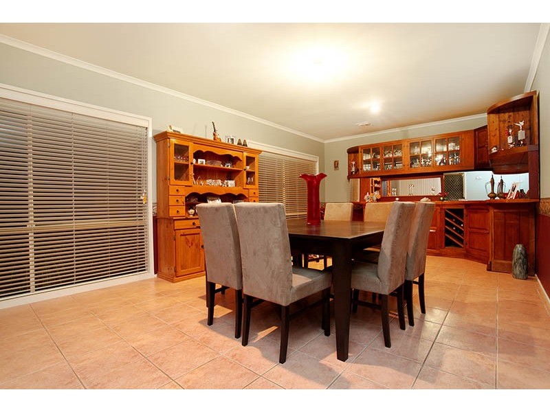 7 Lyell Place, Taylors Lakes VIC 3038