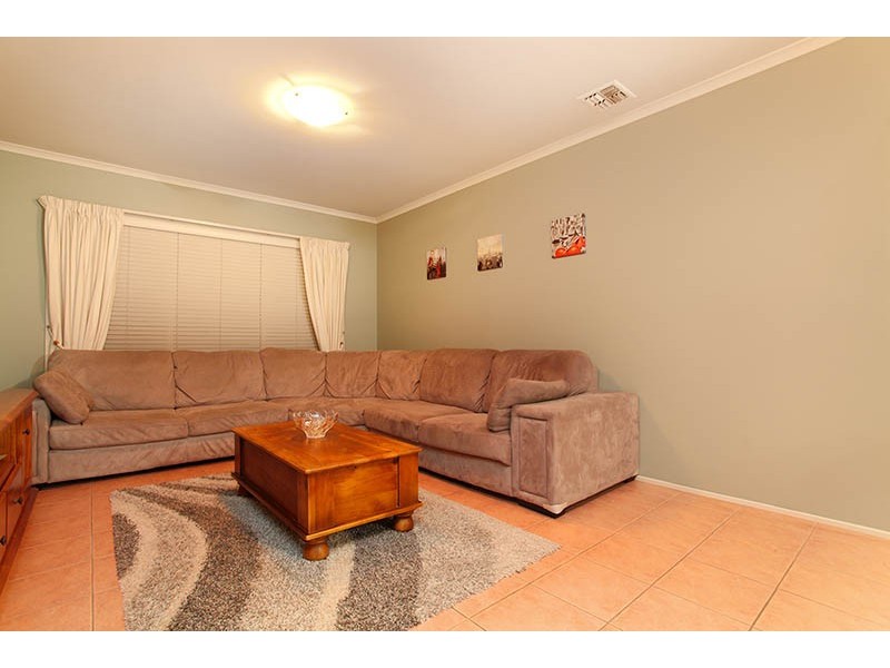 7 Lyell Place, Taylors Lakes VIC 3038