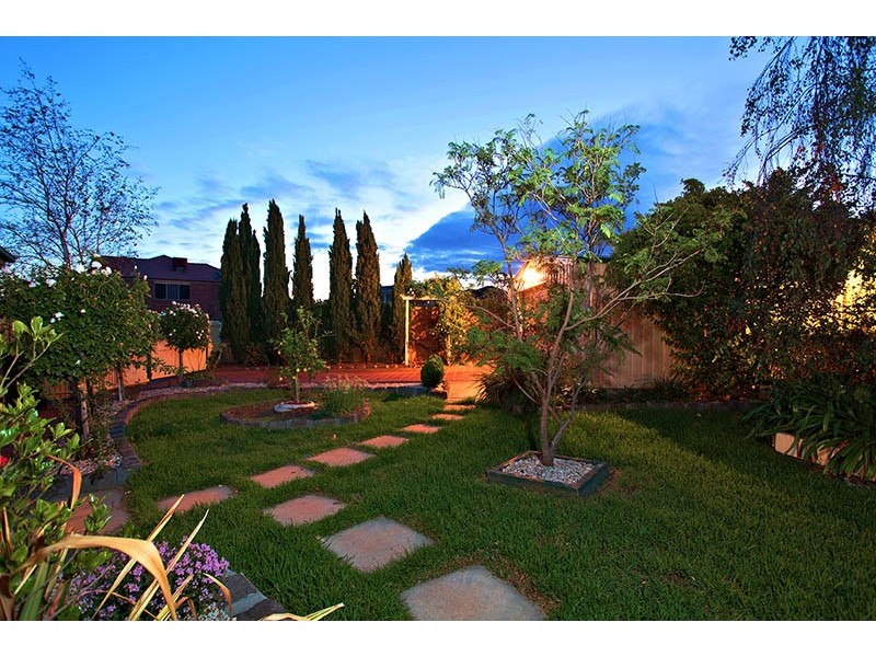 7 Lyell Place, Taylors Lakes VIC 3038