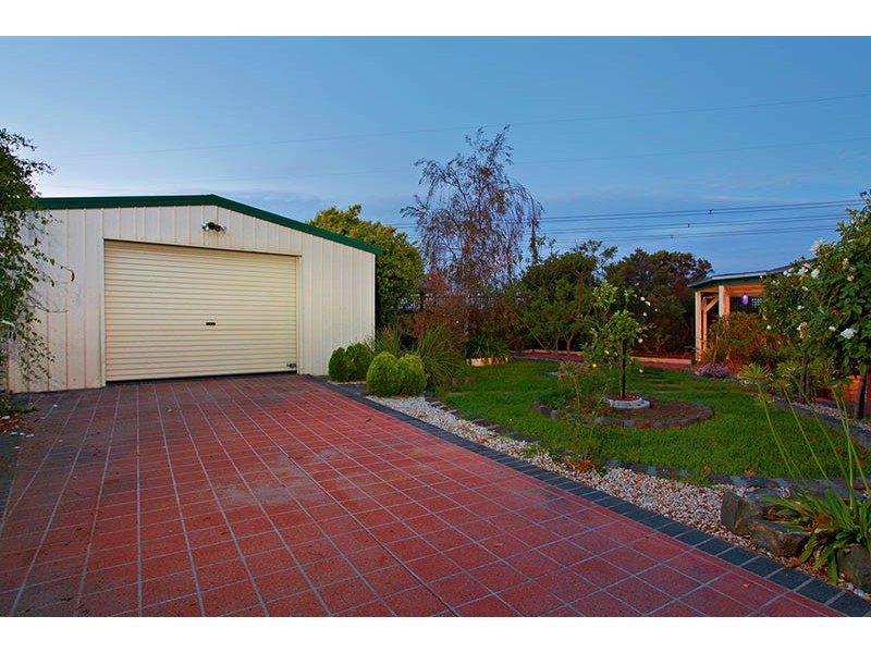 7 Lyell Place, Taylors Lakes VIC 3038