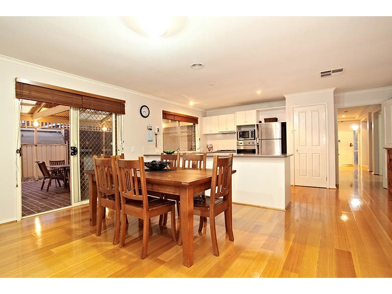 11 Melfin Drive, Hillside VIC 3037