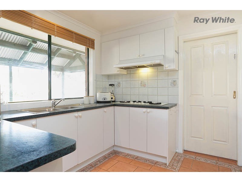 11 Manchester Drive, Sydenham VIC 3037