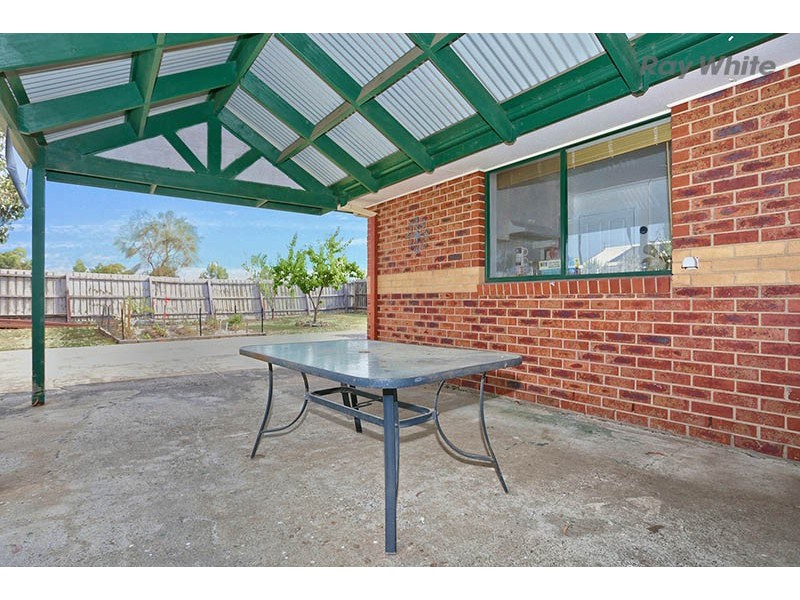 11 Manchester Drive, Sydenham VIC 3037