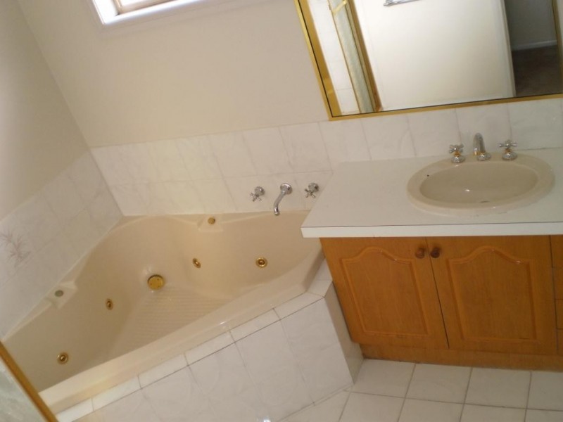 36 Bond Drive, Taylors Lakes VIC 3038