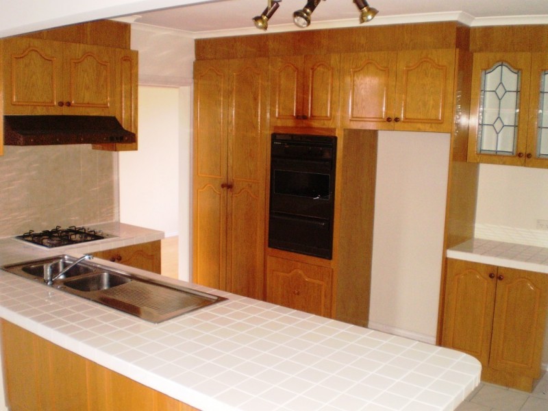 36 Bond Drive, Taylors Lakes VIC 3038