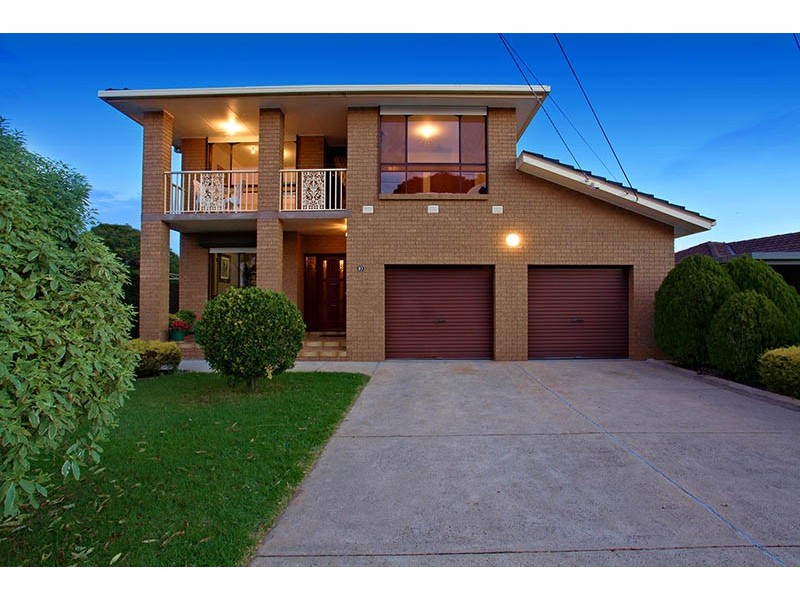 10 Leavesdon Avenue, Kealba VIC 3021