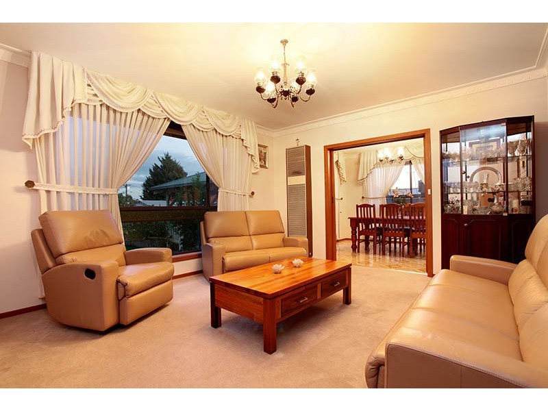 10 Leavesdon Avenue, Kealba VIC 3021