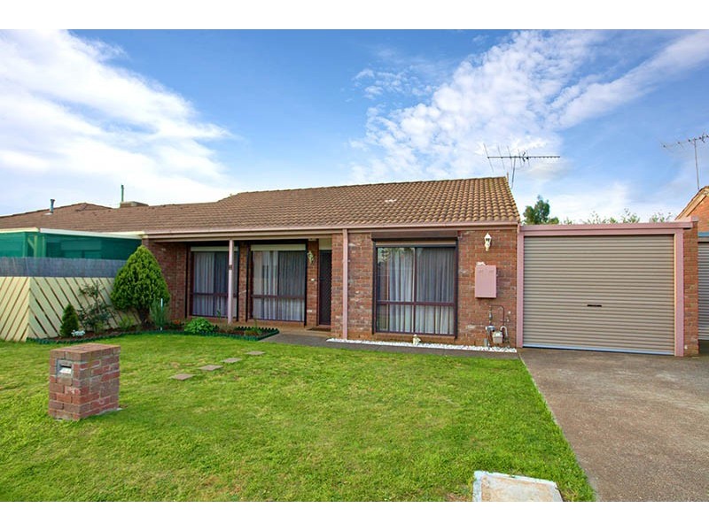 2/58 Andrew Street, Melton South VIC 3338