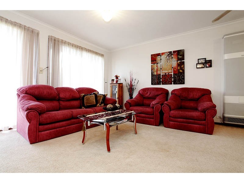 2/58 Andrew Street, Melton South VIC 3338