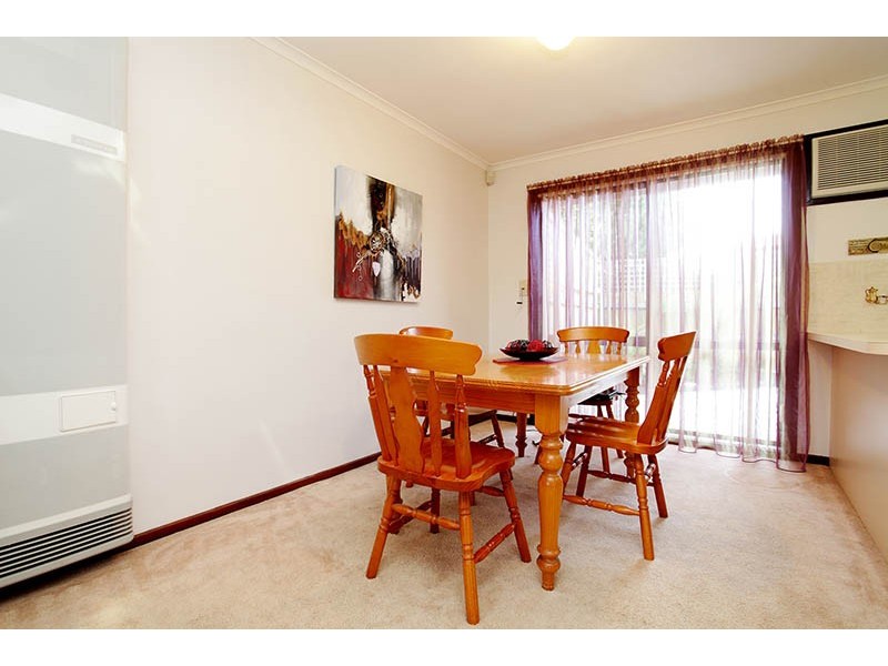 2/58 Andrew Street, Melton South VIC 3338