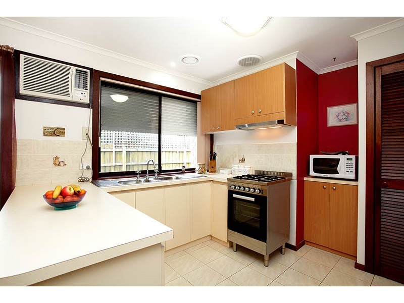 2/58 Andrew Street, Melton South VIC 3338