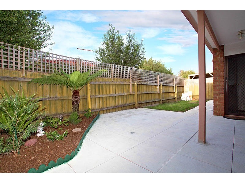 2/58 Andrew Street, Melton South VIC 3338
