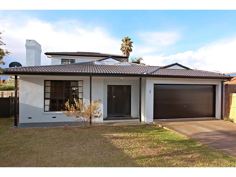 2 Burrowye Crescent, Taylors Lakes VIC 3038