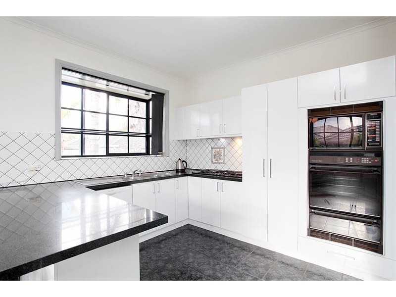 2 Burrowye Crescent, Taylors Lakes VIC 3038