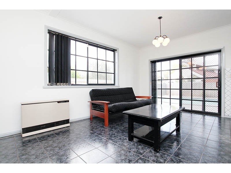 2 Burrowye Crescent, Taylors Lakes VIC 3038