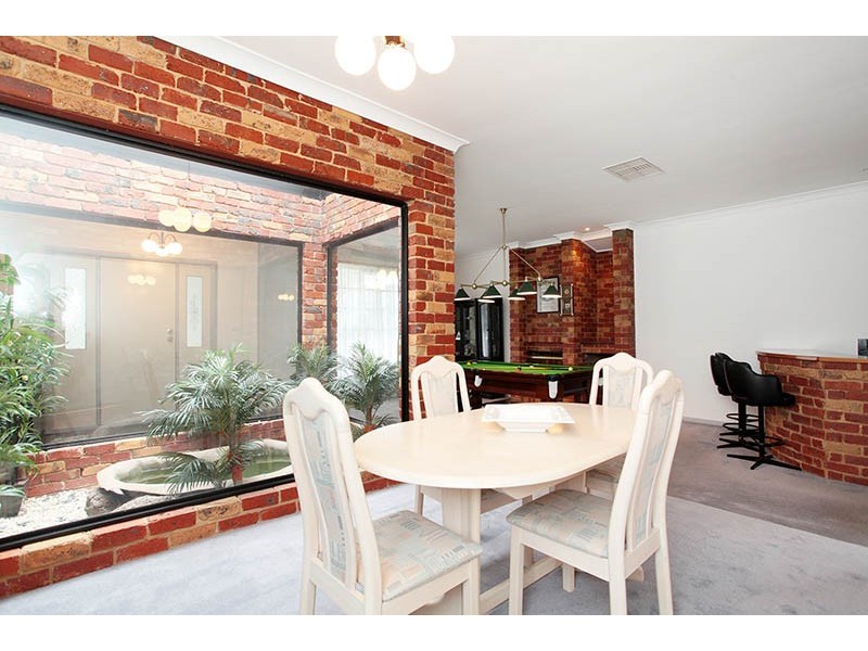 2 Burrowye Crescent, Taylors Lakes VIC 3038