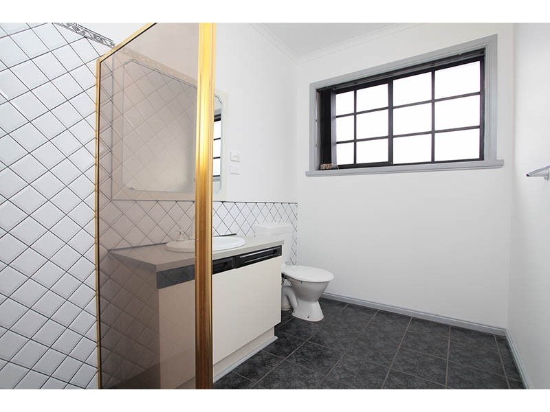 2 Burrowye Crescent, Taylors Lakes VIC 3038