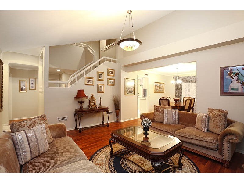 10 Rodmar Close, Hillside VIC 3037