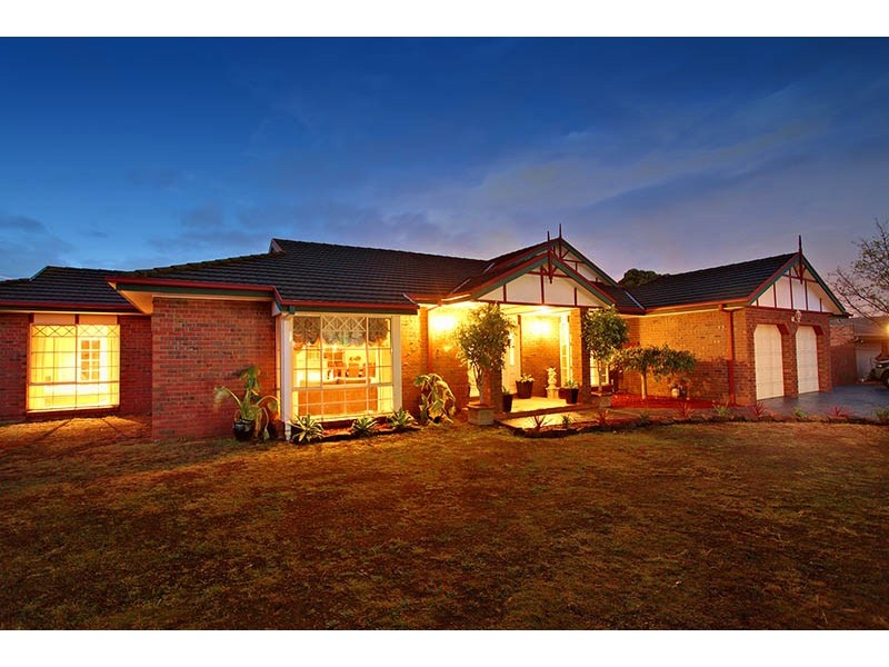 30 Leichardt Close, Taylors Lakes VIC 3038