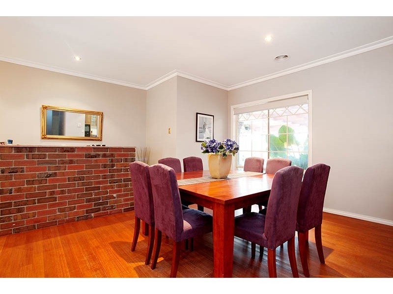 30 Leichardt Close, Taylors Lakes VIC 3038