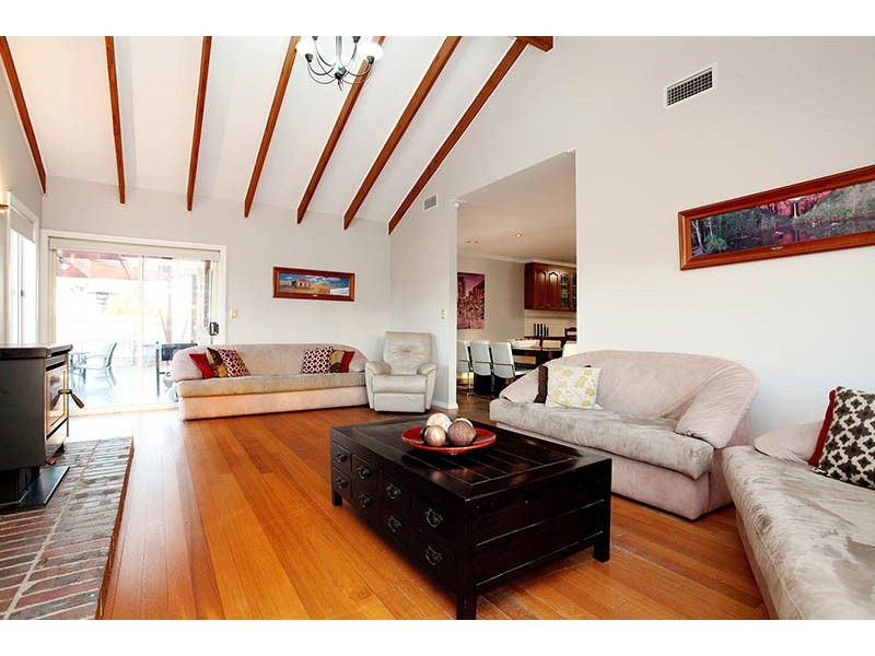 30 Leichardt Close, Taylors Lakes VIC 3038