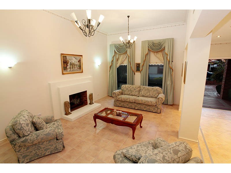 12 Stirling Court, Hillside VIC 3037