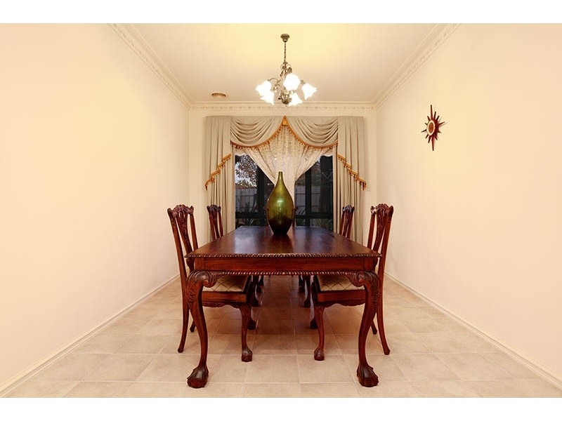 12 Stirling Court, Hillside VIC 3037