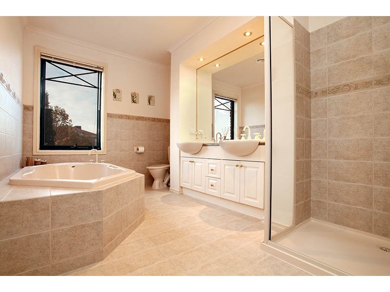 12 Stirling Court, Hillside VIC 3037