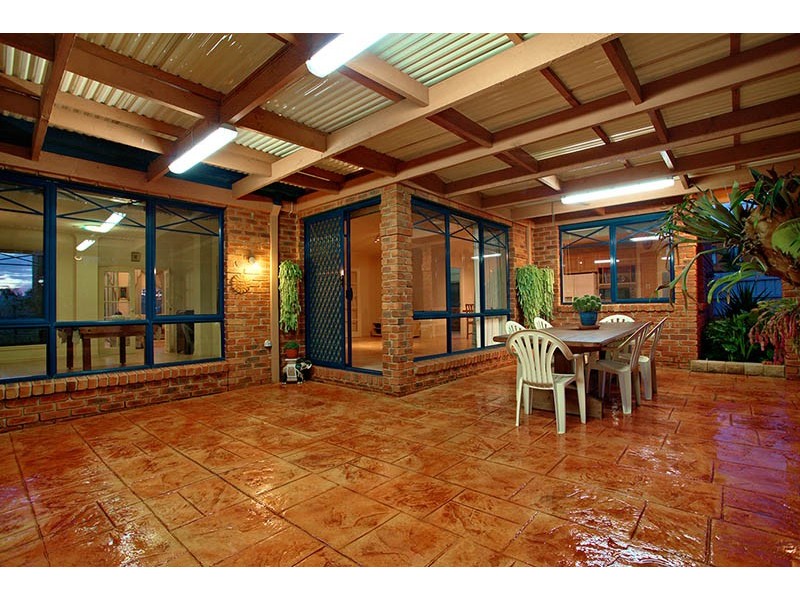 12 Stirling Court, Hillside VIC 3037