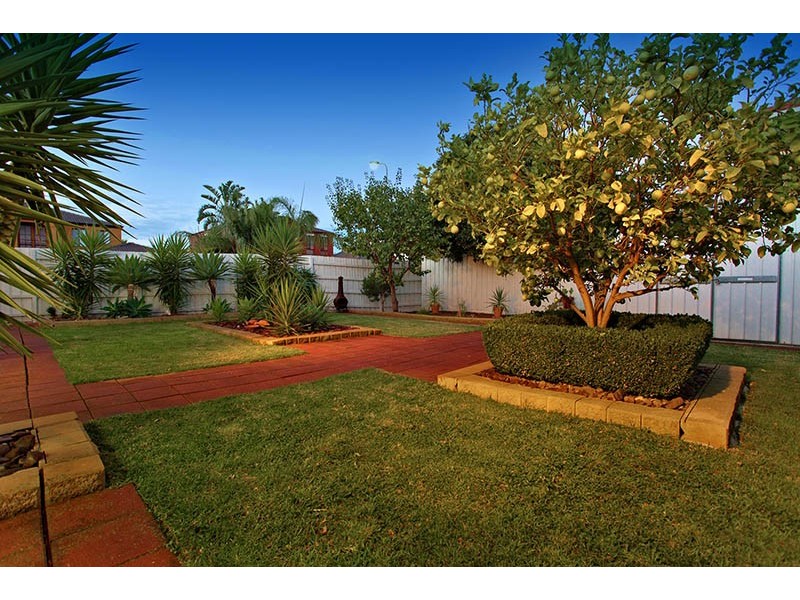 12 Stirling Court, Hillside VIC 3037