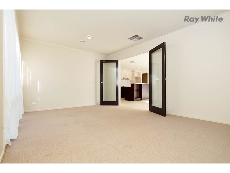 33 Melfin Drive, Hillside VIC 3037