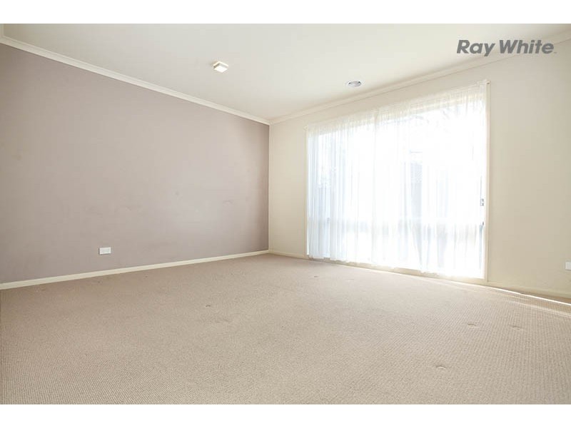 33 Melfin Drive, Hillside VIC 3037