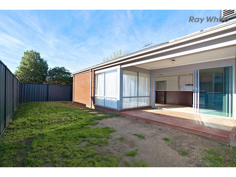 33 Melfin Drive, Hillside VIC 3037