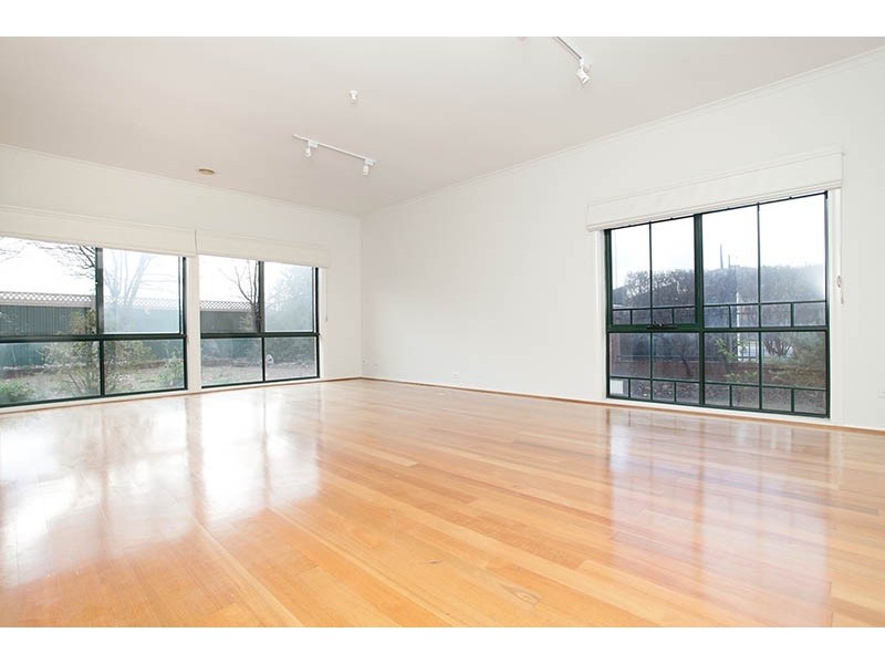 2 Palmerston Crescent, Taylors Lakes VIC 3038