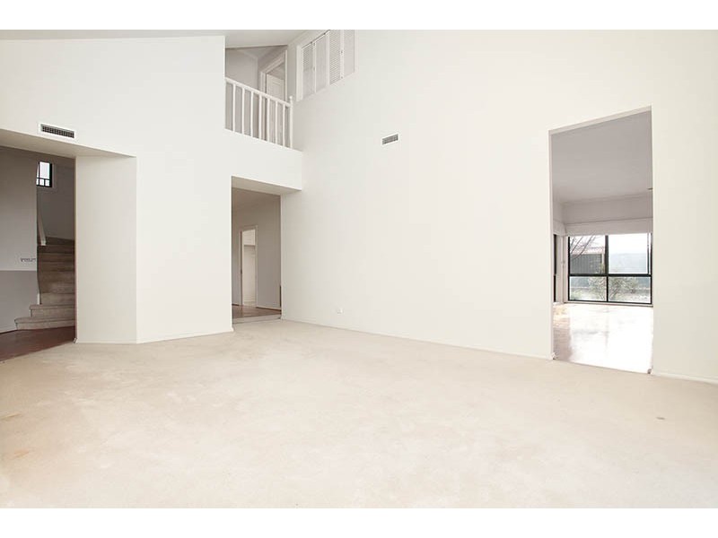 2 Palmerston Crescent, Taylors Lakes VIC 3038