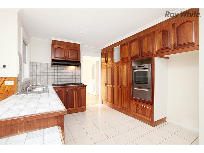 10 Yacht Court, Taylors Lakes VIC 3038