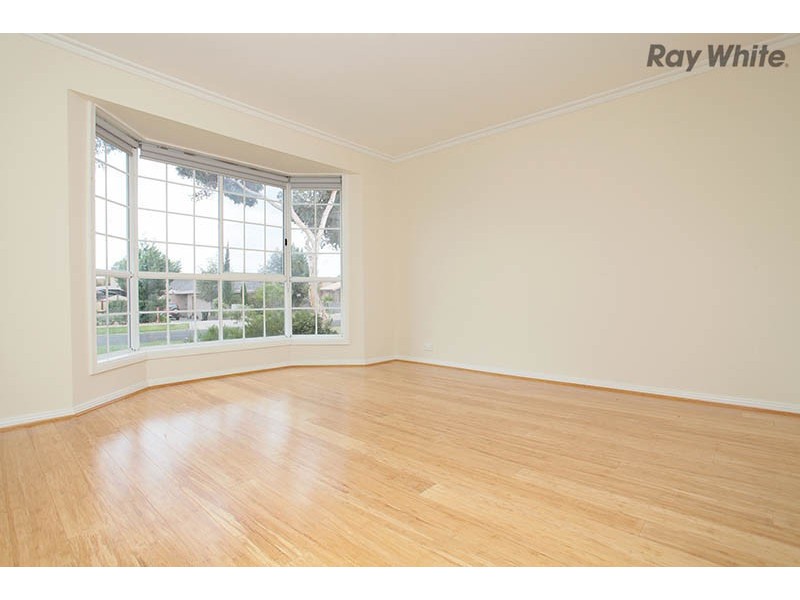 10 Yacht Court, Taylors Lakes VIC 3038