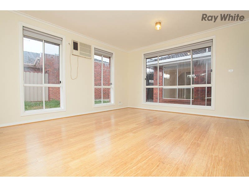 10 Yacht Court, Taylors Lakes VIC 3038