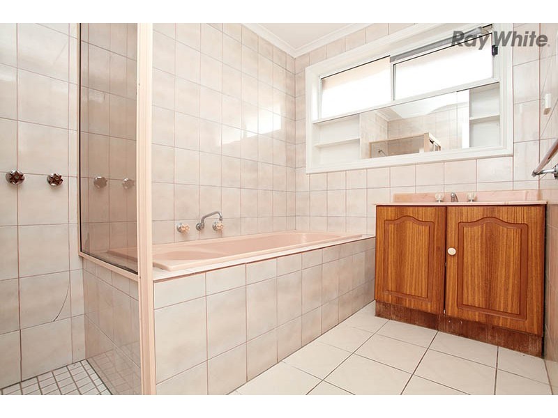 10 Yacht Court, Taylors Lakes VIC 3038