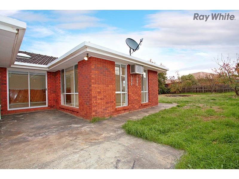 10 Yacht Court, Taylors Lakes VIC 3038