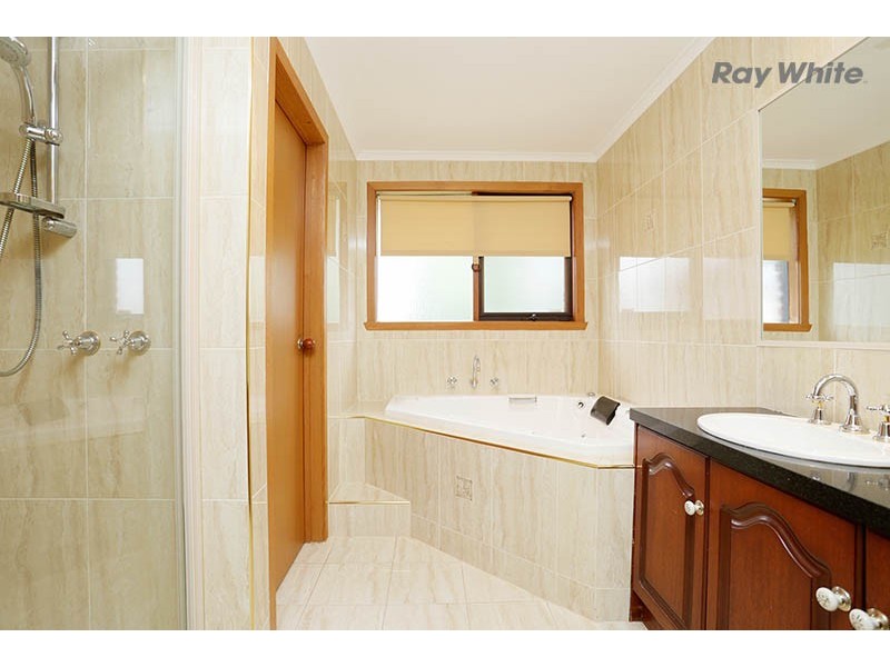 37 Angourie Crescent, Taylors Lakes VIC 3038