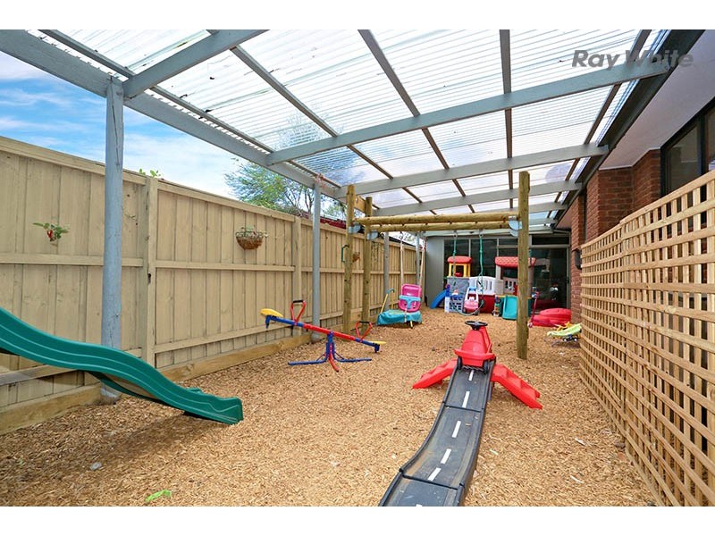 37 Angourie Crescent, Taylors Lakes VIC 3038