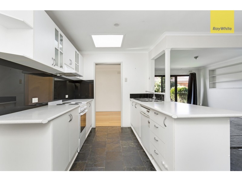 6 Cocoparra Crescent, Taylors Lakes VIC 3038