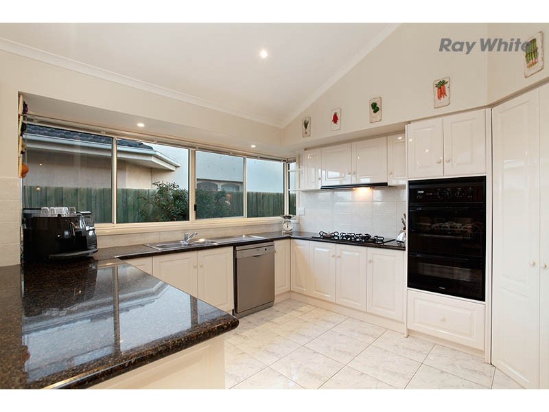 18 Sandover Way, Taylors Lakes VIC 3038