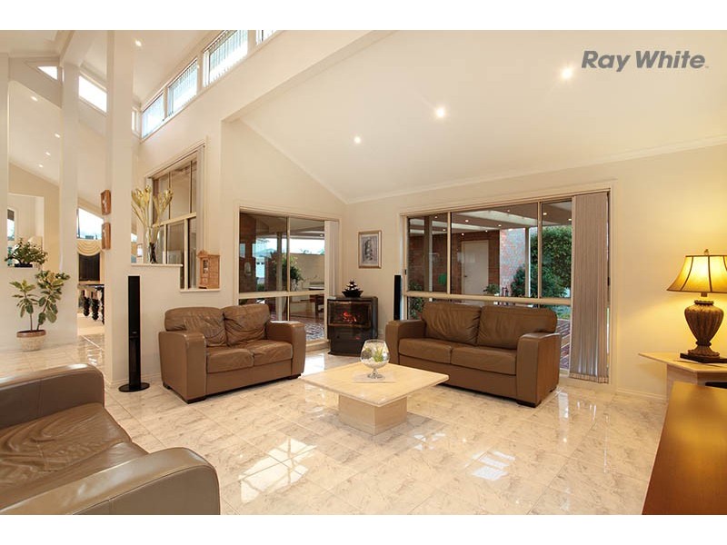 18 Sandover Way, Taylors Lakes VIC 3038