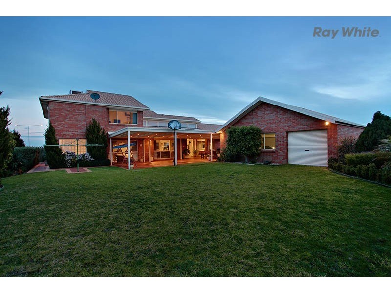 18 Sandover Way, Taylors Lakes VIC 3038