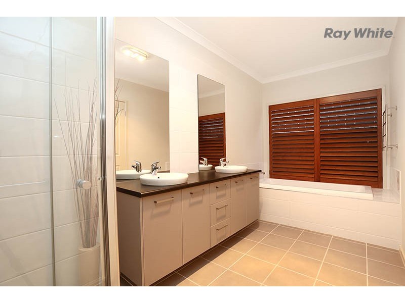 48 Beddingham drive, Hillside VIC 3037